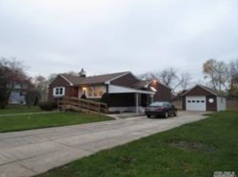 38 1st Ave, Central Islip, NY 11722