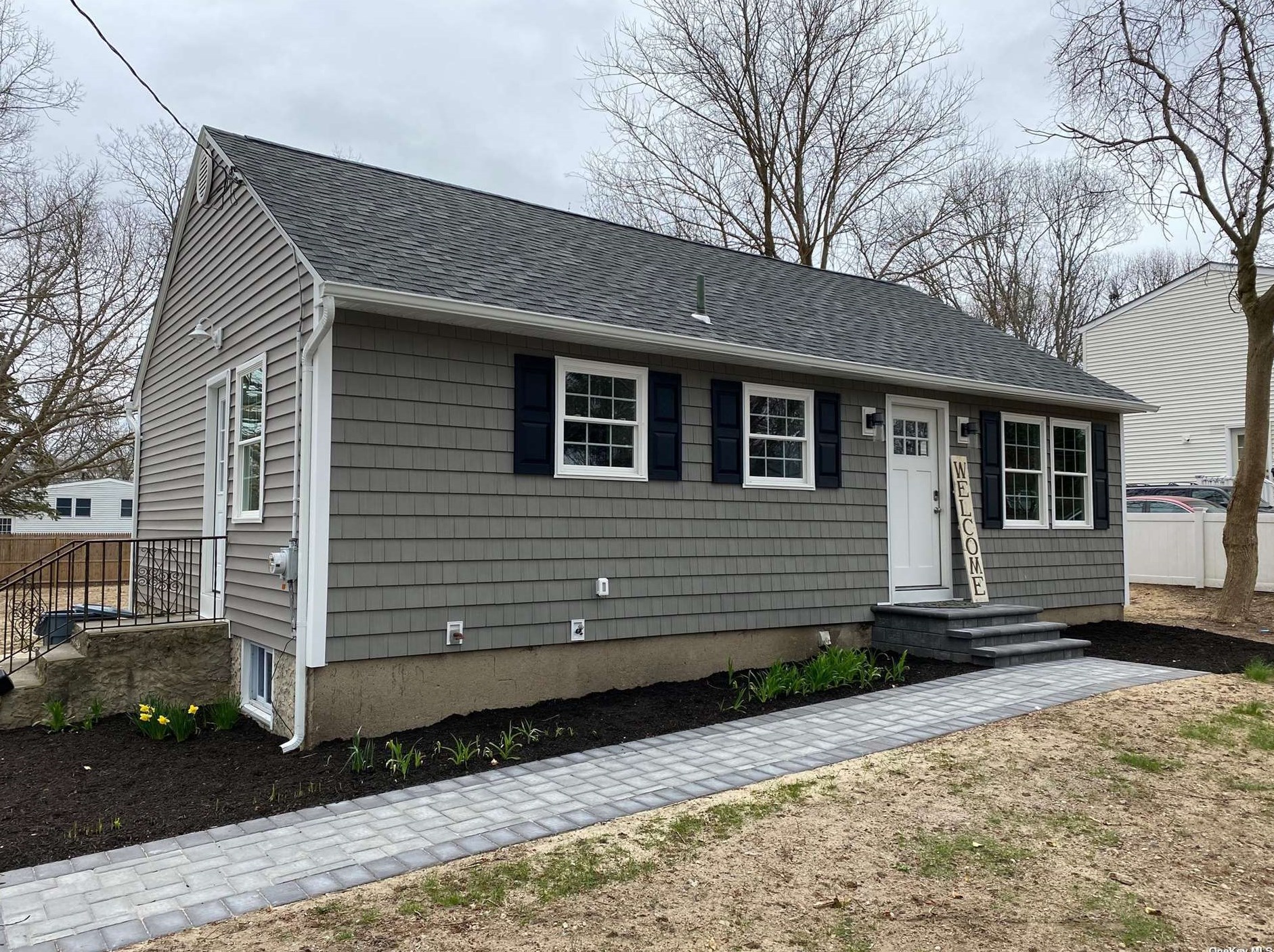 190 Mark Tree, South Setauket, NY 11720
