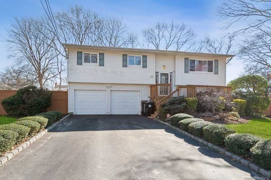 42 41st St, Islip Manor, NY 11751