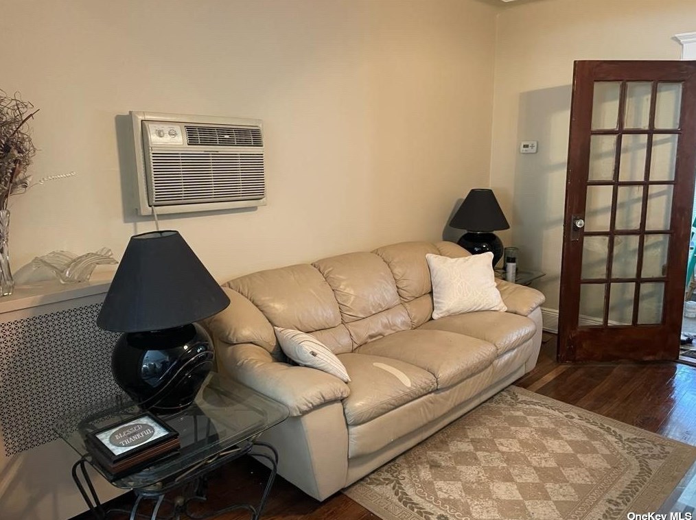 90-14 Polo Pl, Flushing, NY 11374-5330