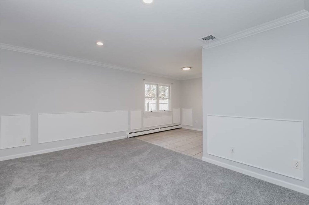68 Neptune Ave, Manor Park, NY 11950-5119