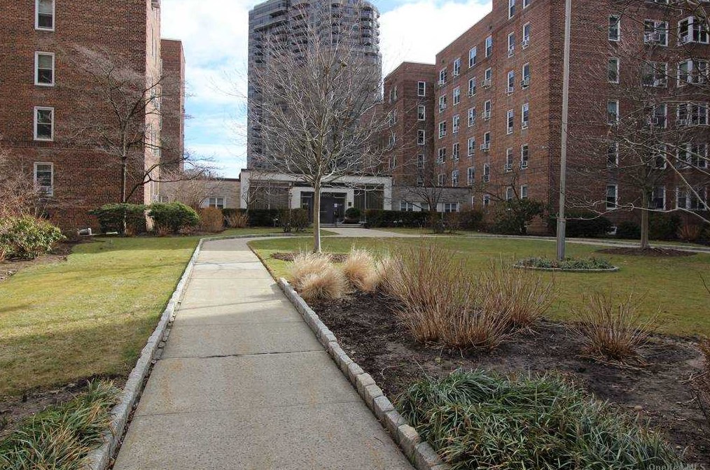 112-20 72nd Dr #a39, Flushing, NY 11375