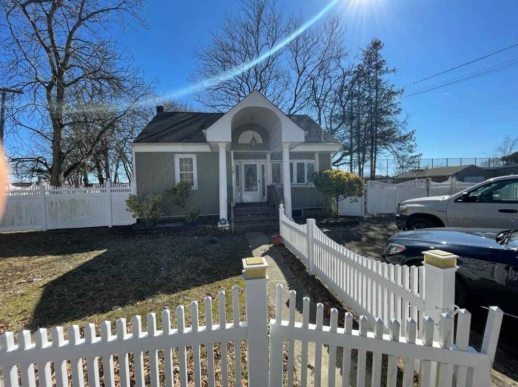 98 Manhattan Blvd, Islip Terrace, NY 11752
