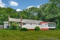 83 Manor Rd, Hunt NY  11743-4838 exterior