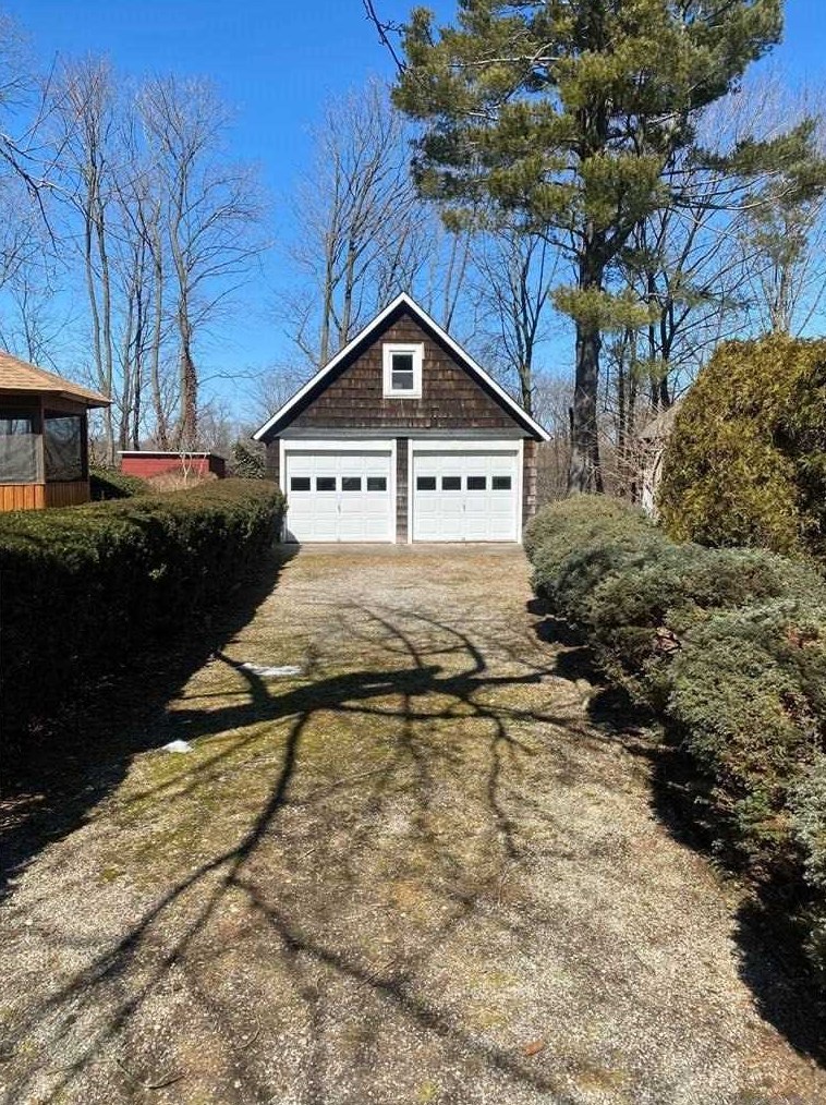 49 Netz Pl, Albertson, NY 11507-1411