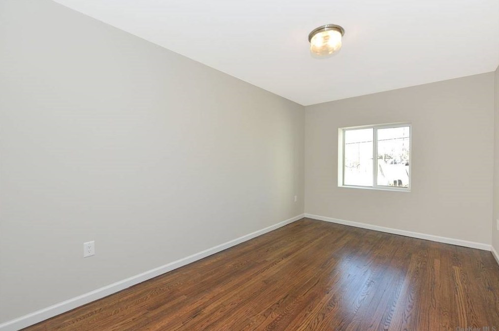 86-29 77 Ave, Flushing NY 11385-7521 exterior