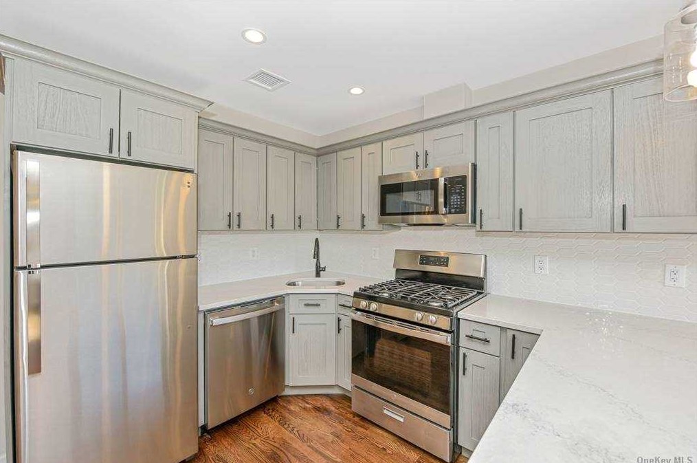 86-29 77 Ave, Flushing NY 11385-7521 exterior