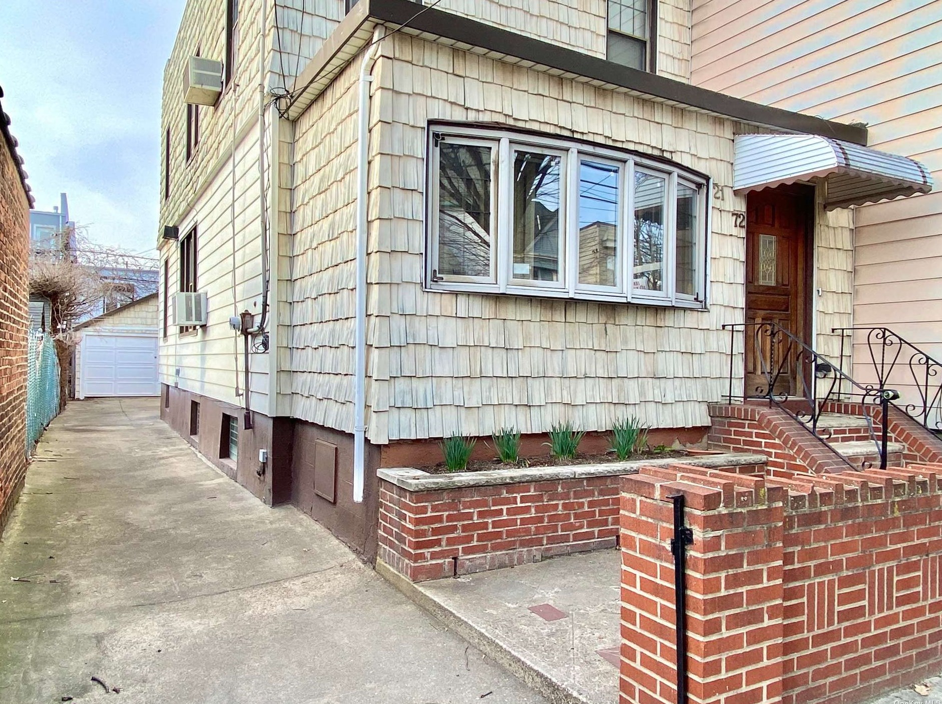 21-72 41st St, Long Island City, NY 11105