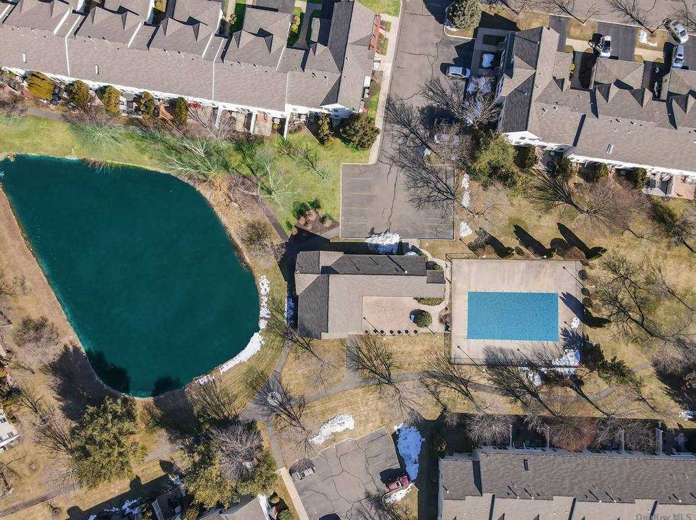 77 Commodore Cir, Prt Jefferson Station NY  11776-2265 exterior