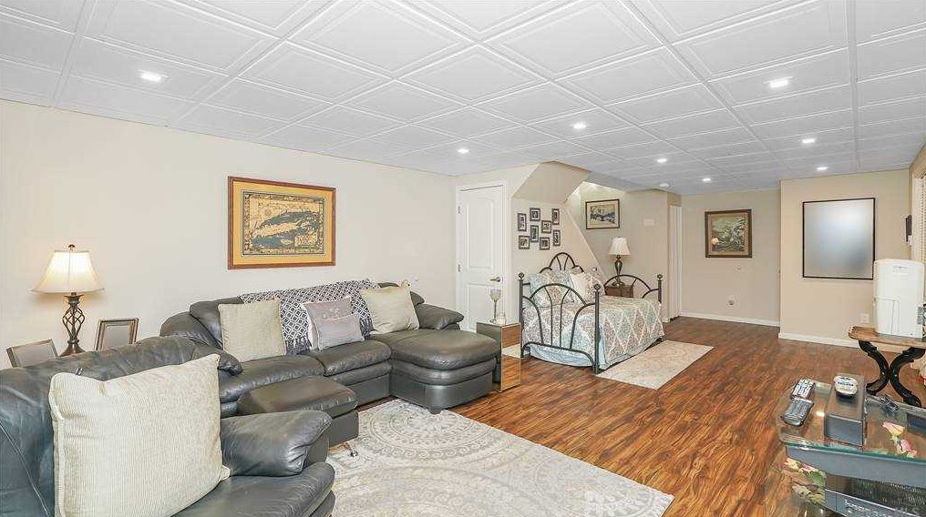 77 Commodore Cir, Prt Jefferson Station NY  11776-2265 exterior