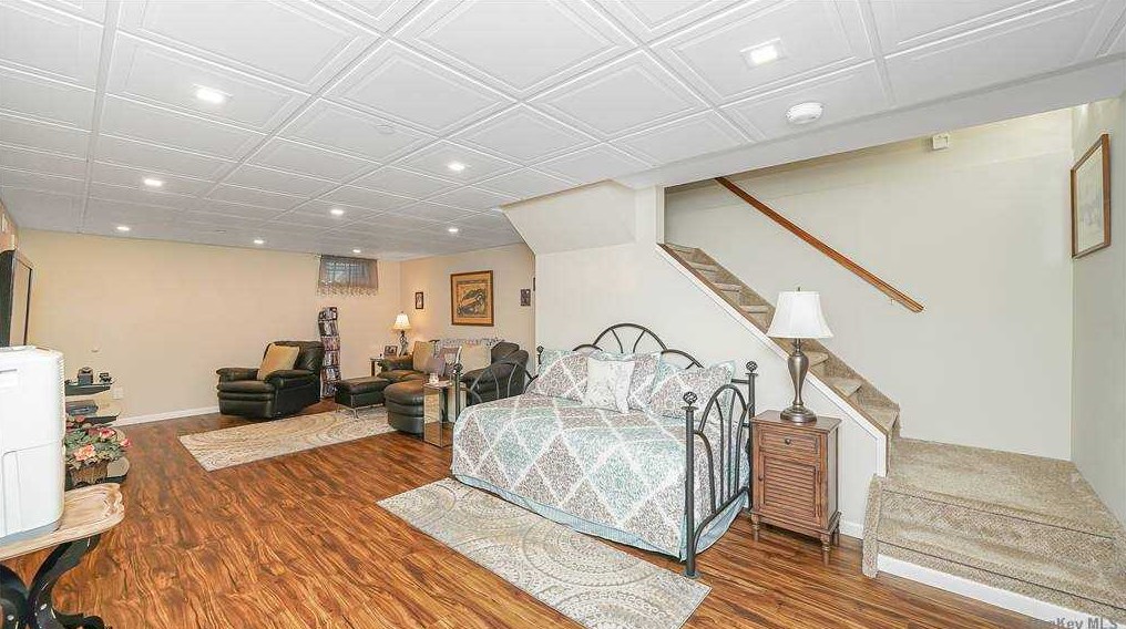 77 Commodore Cir, Prt Jefferson Station NY  11776-2265 exterior