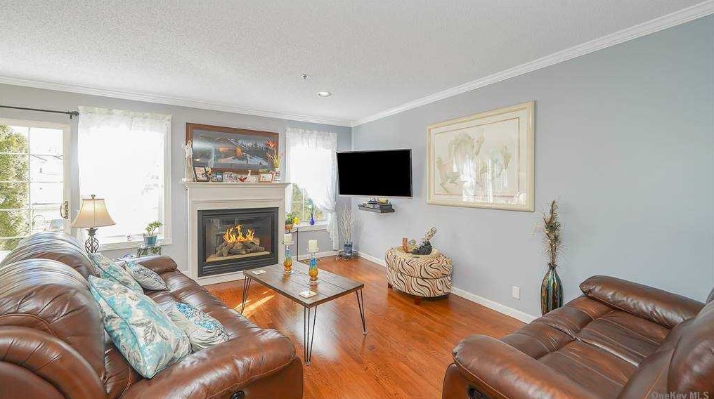 77 Commodore Cir, Prt Jefferson Station NY  11776-2265 exterior