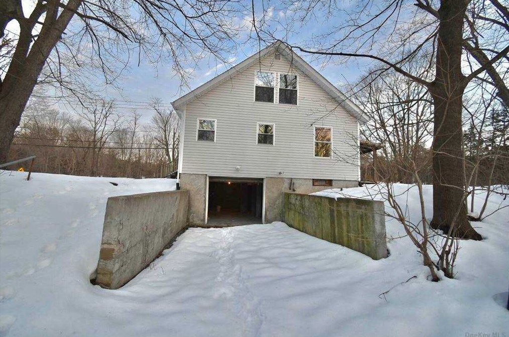 128 Rocky Point Rd, Middle Island, NY 11953-1217