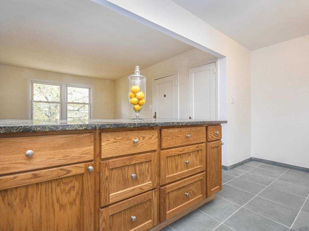 26 Stephen Oval #a, Glen Cove, NY 11542