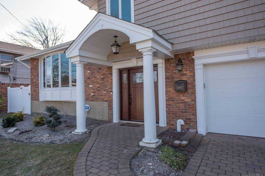 1908 Helen Ct, North Merrick, NY 11566-4930