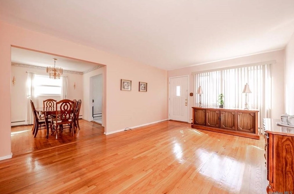 12 Graywood Rd, Port Washington, NY 11050-1594