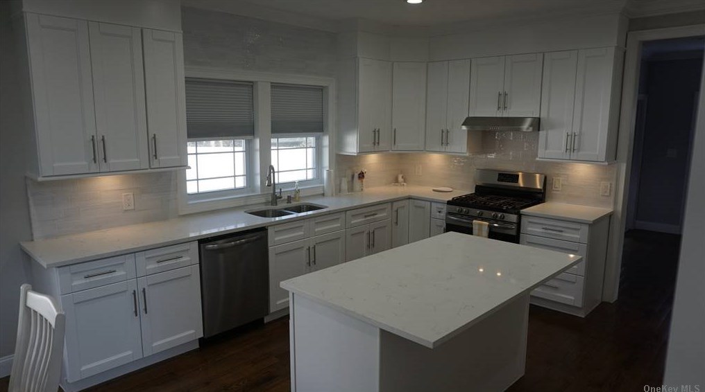 15 Wansor St, Bayville, NY 11709-3115