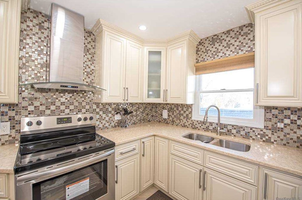 45 Miller Blvd, Syosset, NY 11791