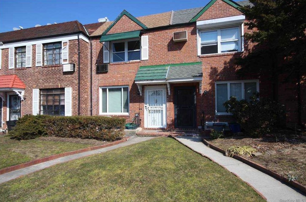 75 Utopia Pkwy, Flushing NY  11366-2932 exterior