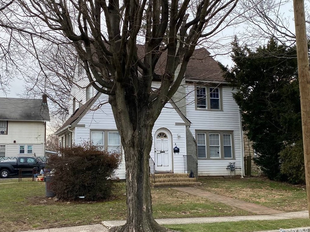 105 Warner Ave, Hempstead, NY 11550
