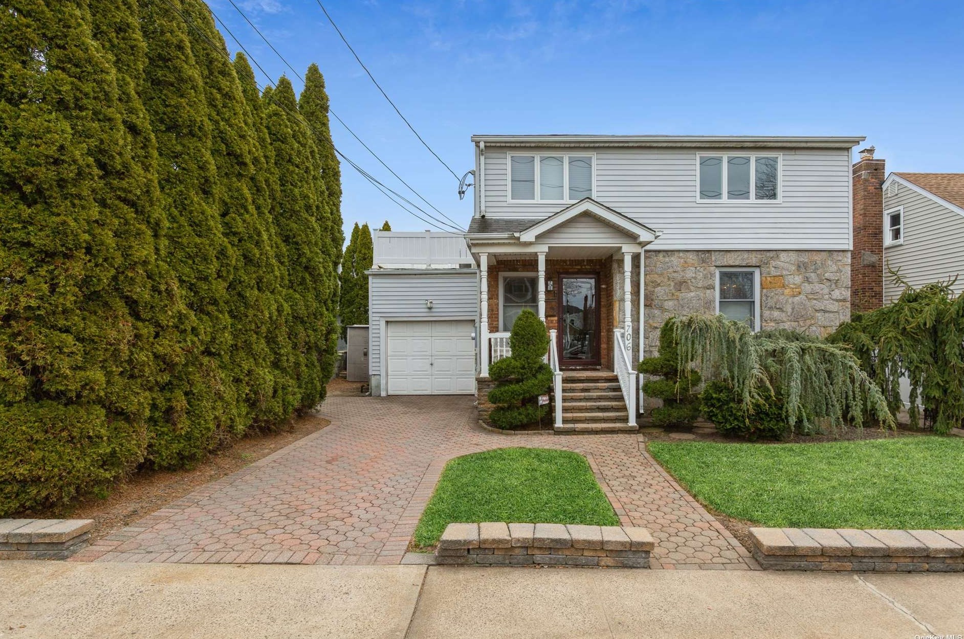 706 Bryant Ave, New Hyde Park, NY 11040