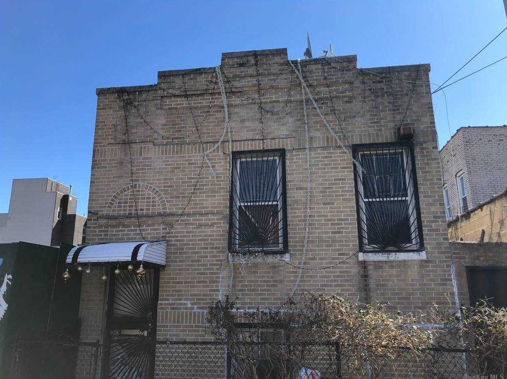 30-21 12th St, Long Island City, NY 11102