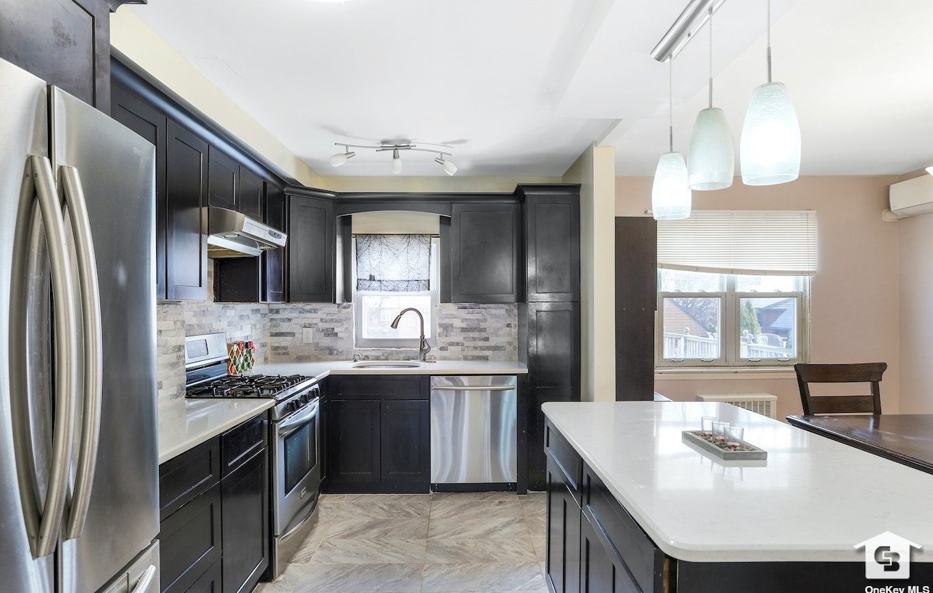 60-45 69th Pl, Flushing, NY 11378-6006