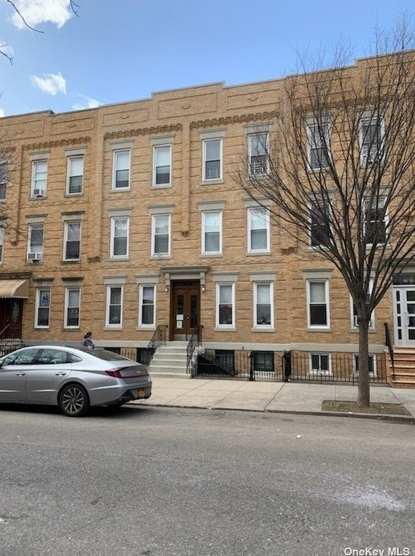 70-42 66th St, Flushing, NY 11385-3775