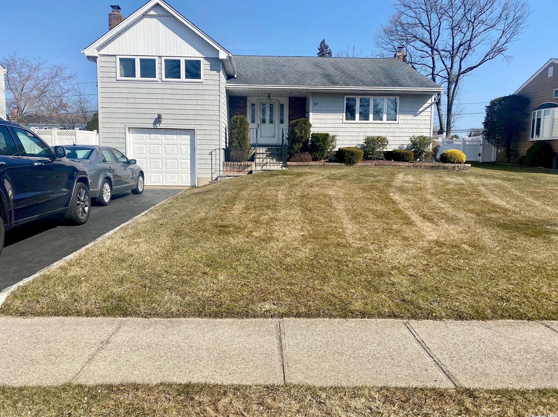 27 Amapola Ln, San Remo, NY 11754