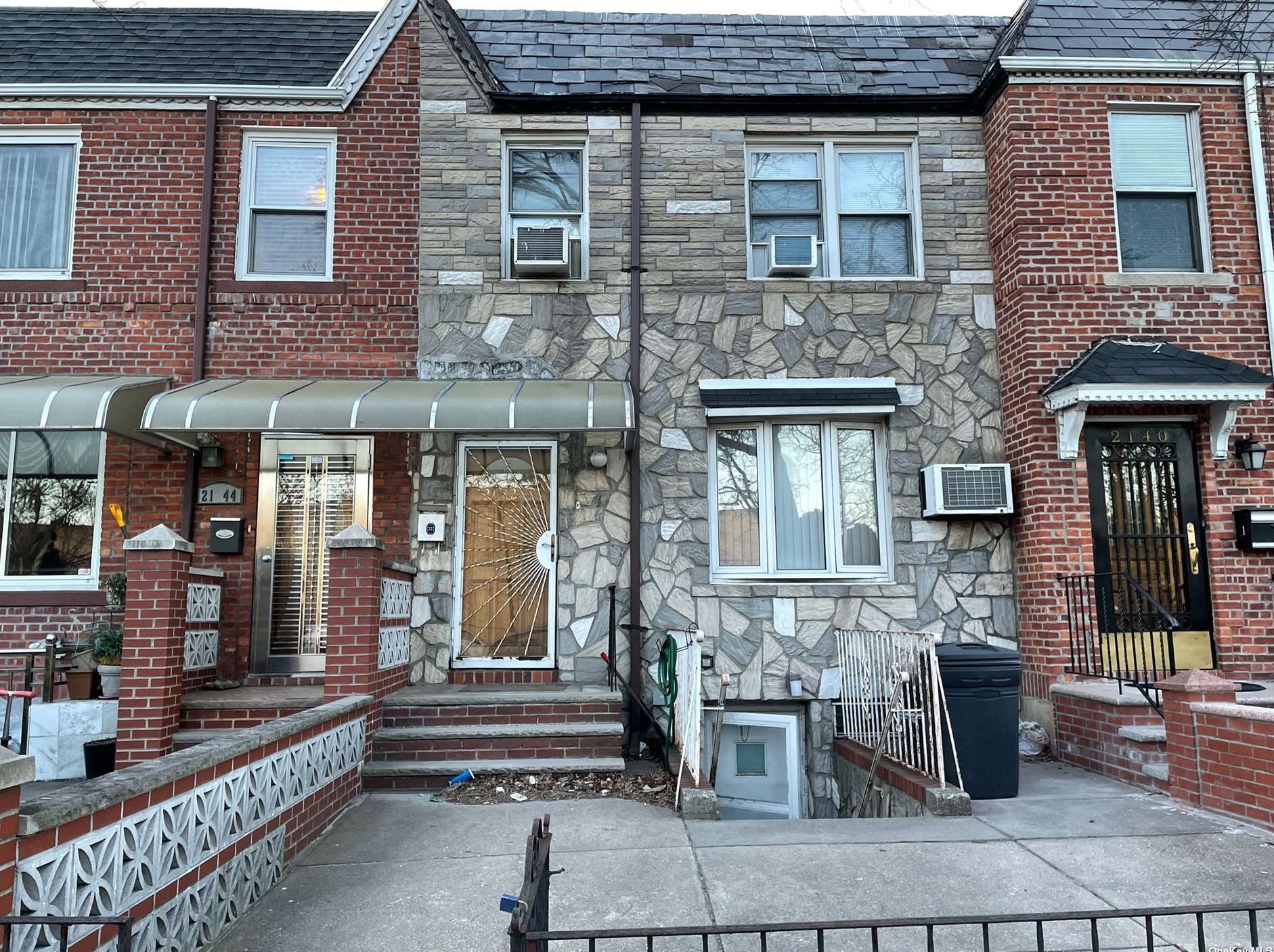2142 81st St, Flushing, NY 11370-1321