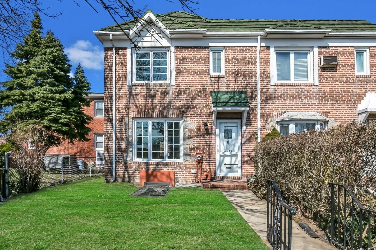 82-33 61st Rd, Flushing, NY 11379-1114