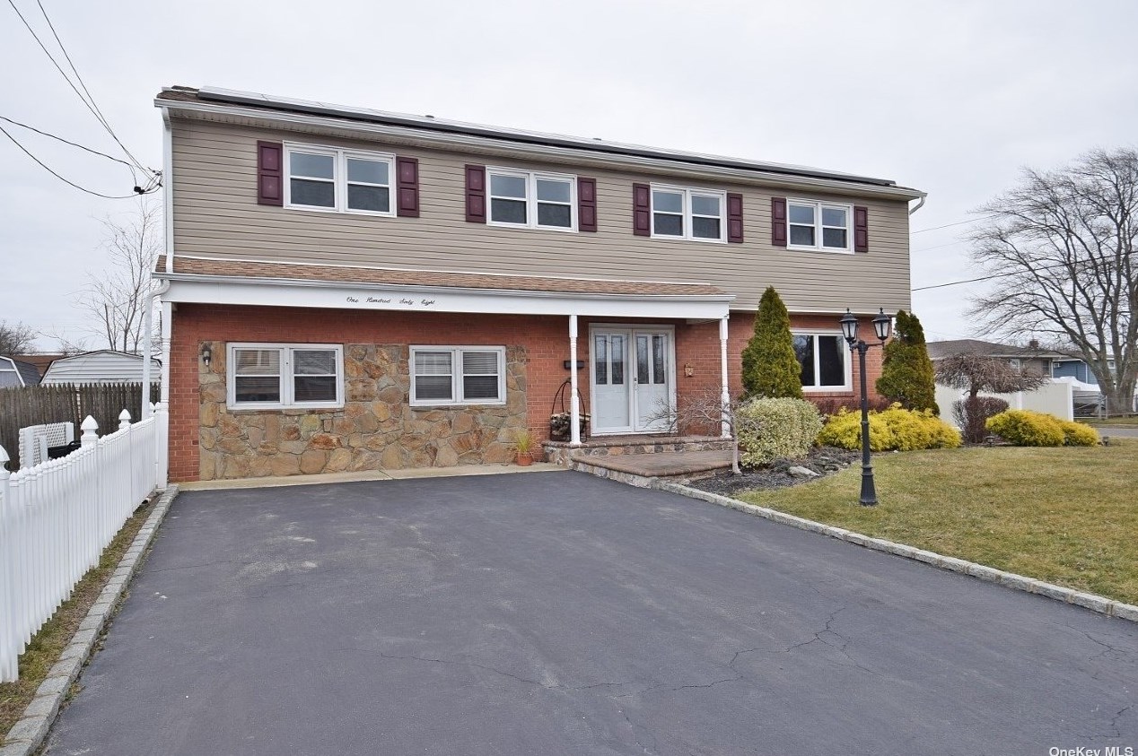 168 Wyona Ave, North Lindenhurst, NY 11757