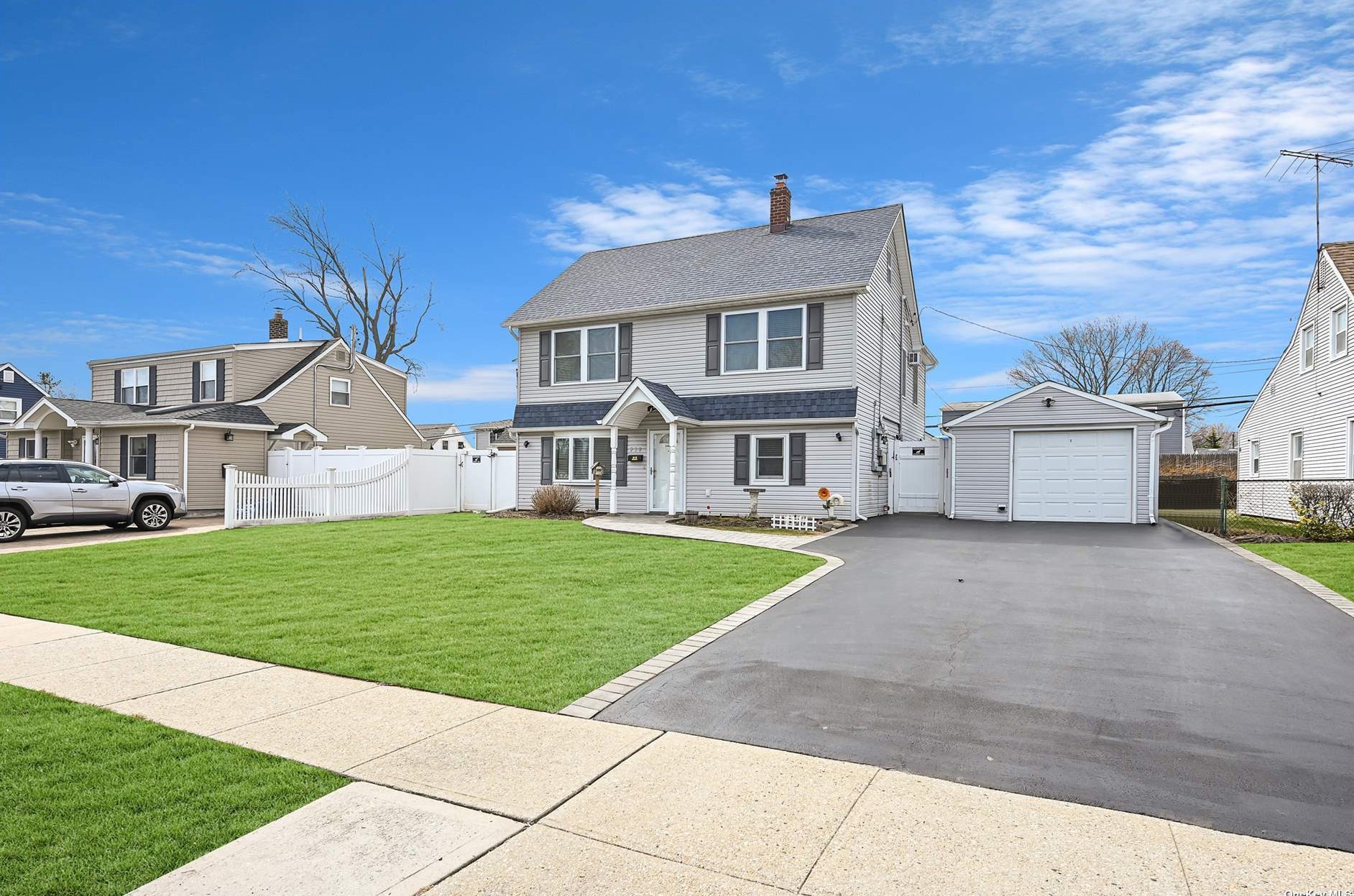 250 Center Ln, Plainedge, NY 11756-1000