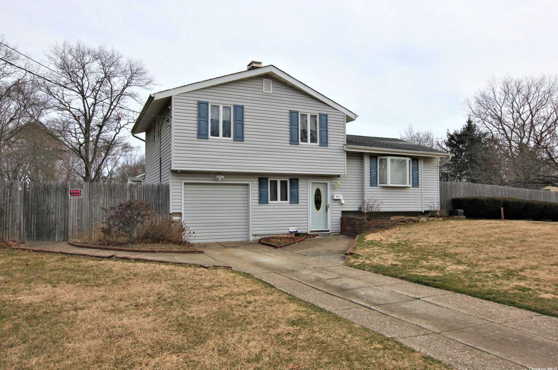 2703 Knickerbocker Ave, Gordon Heights, NY 11763-2104