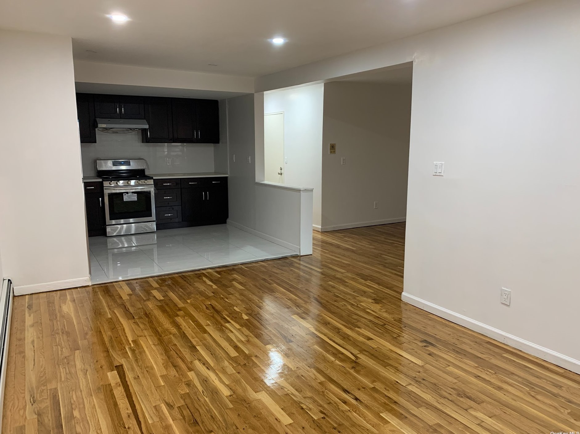 5924 Gates Ave #2f, Flushing, NY 11385
