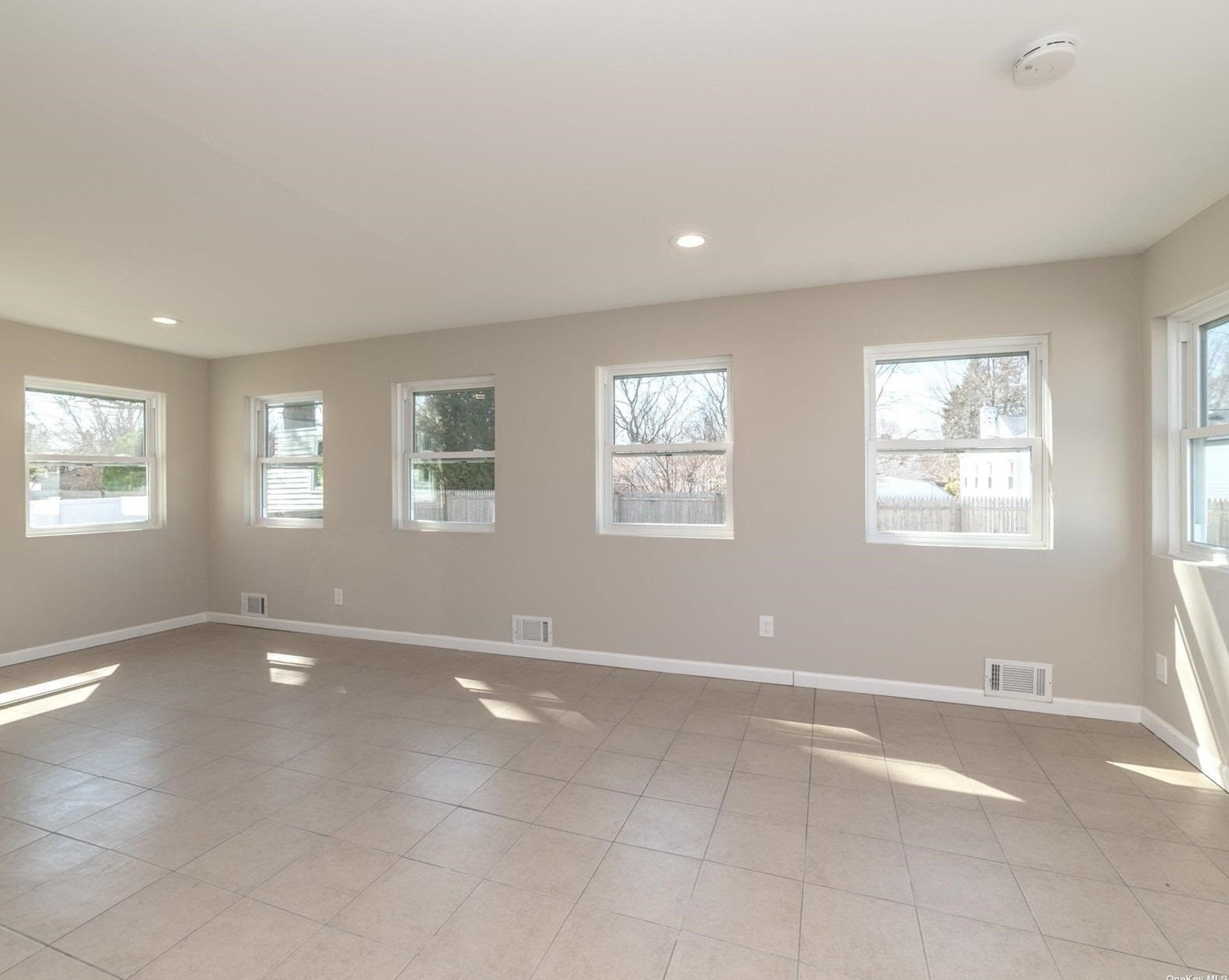 12 Kipling Dr, Greenlawn NY  11740-2713 exterior