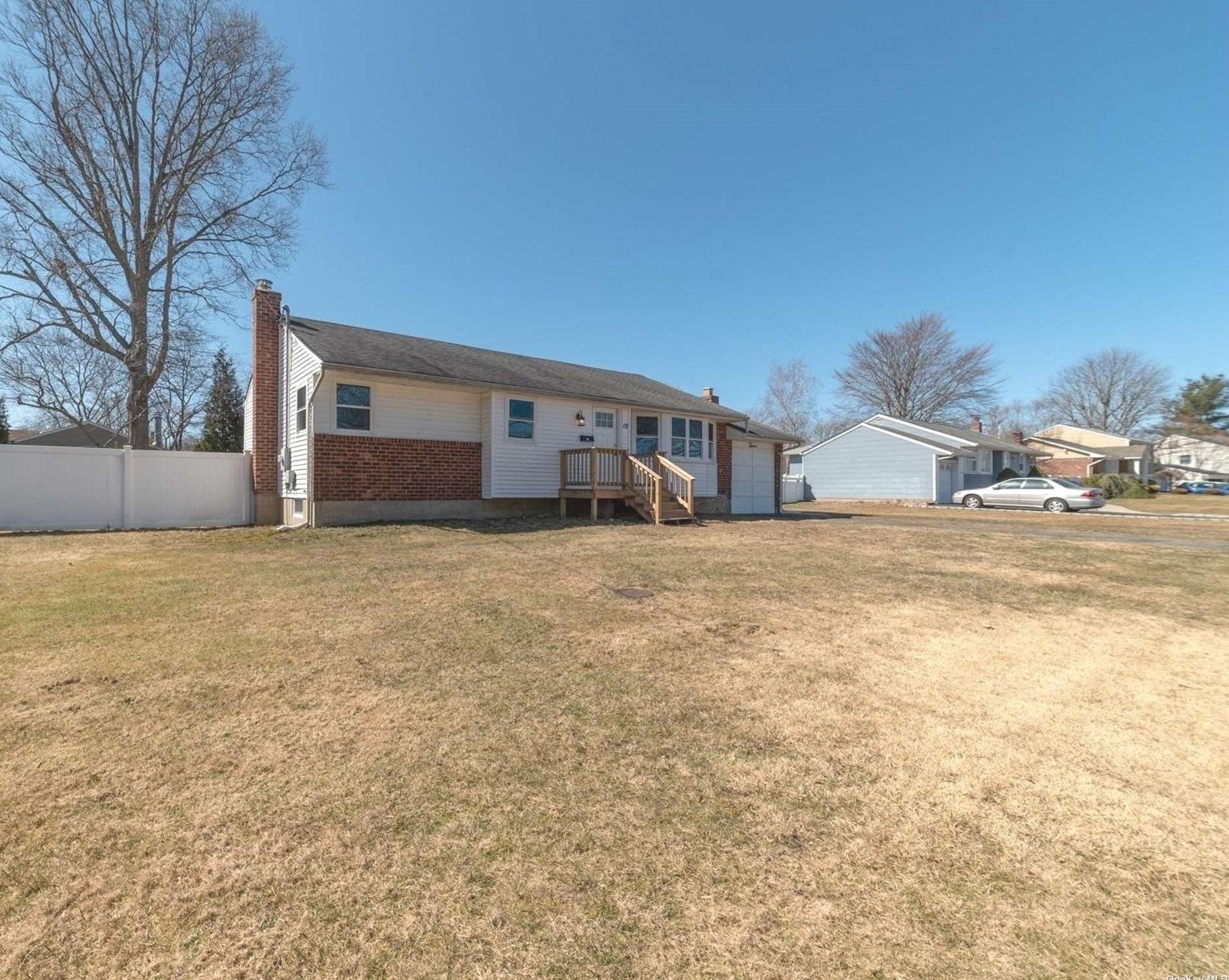 12 Kipling Dr, Greenlawn, NY 11740-2713