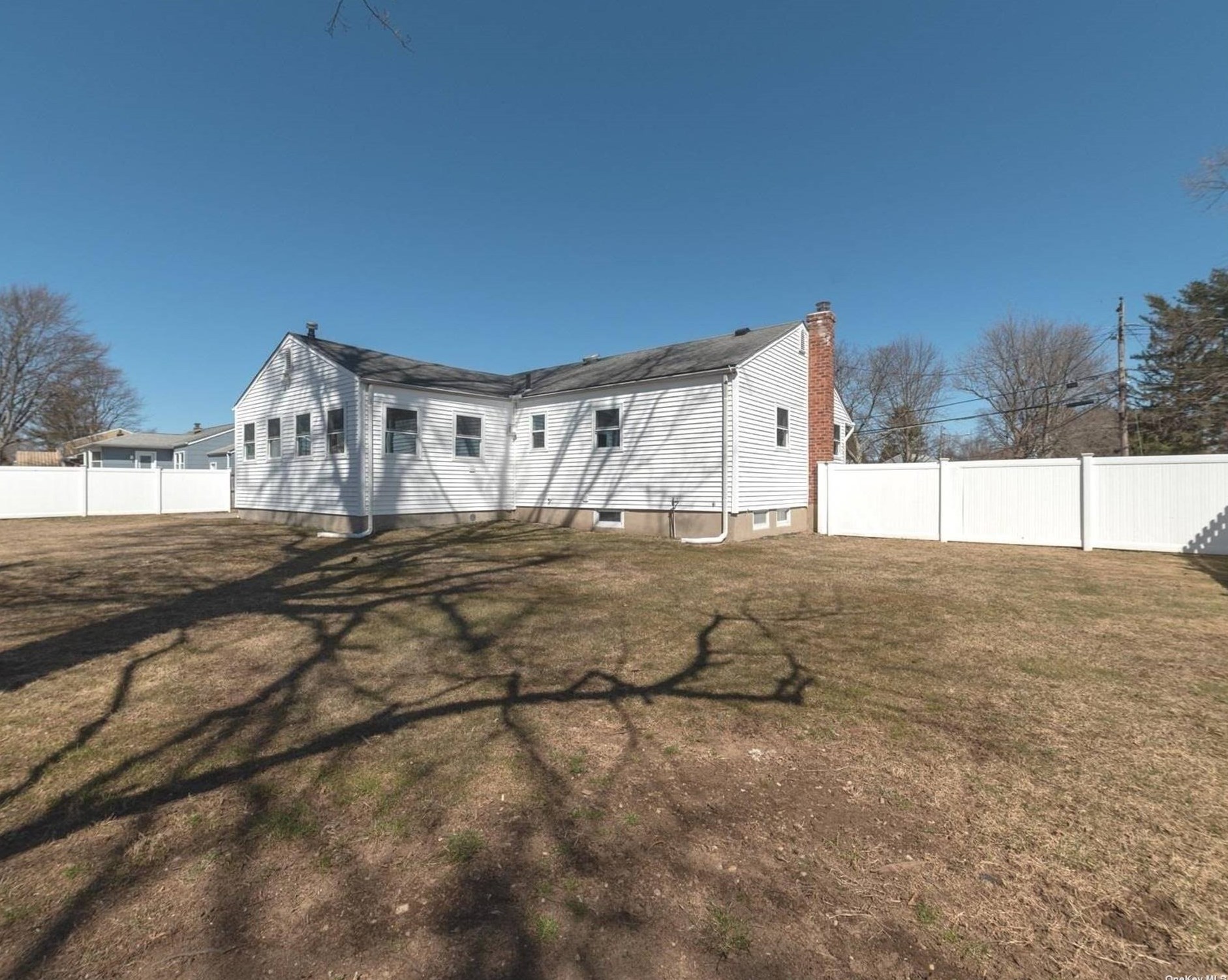 12 Kipling Dr, Greenlawn NY  11740-2713 exterior