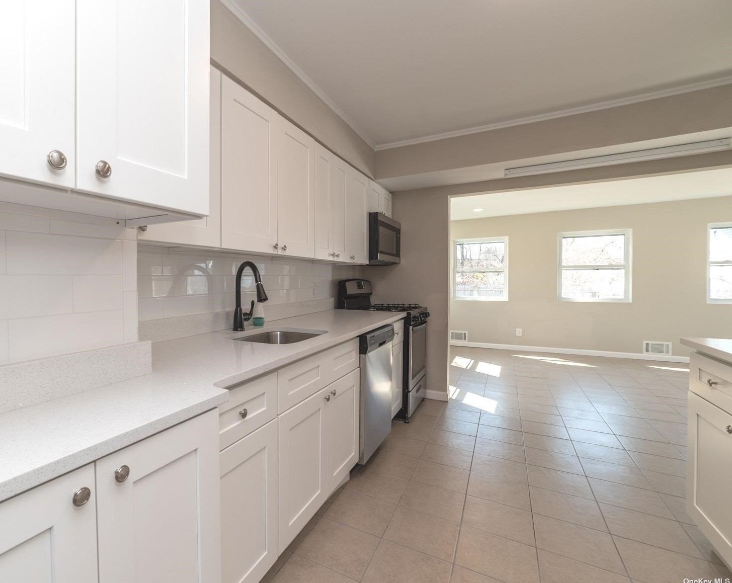 12 Kipling Dr, Greenlawn NY  11740-2713 exterior