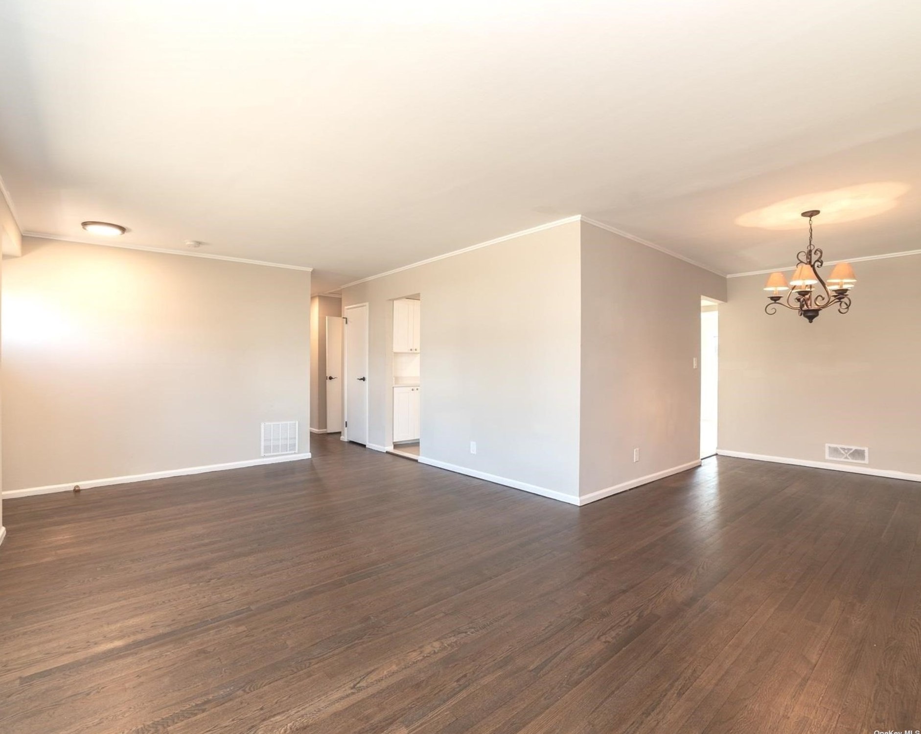 12 Kipling Dr, Greenlawn NY  11740-2713 exterior