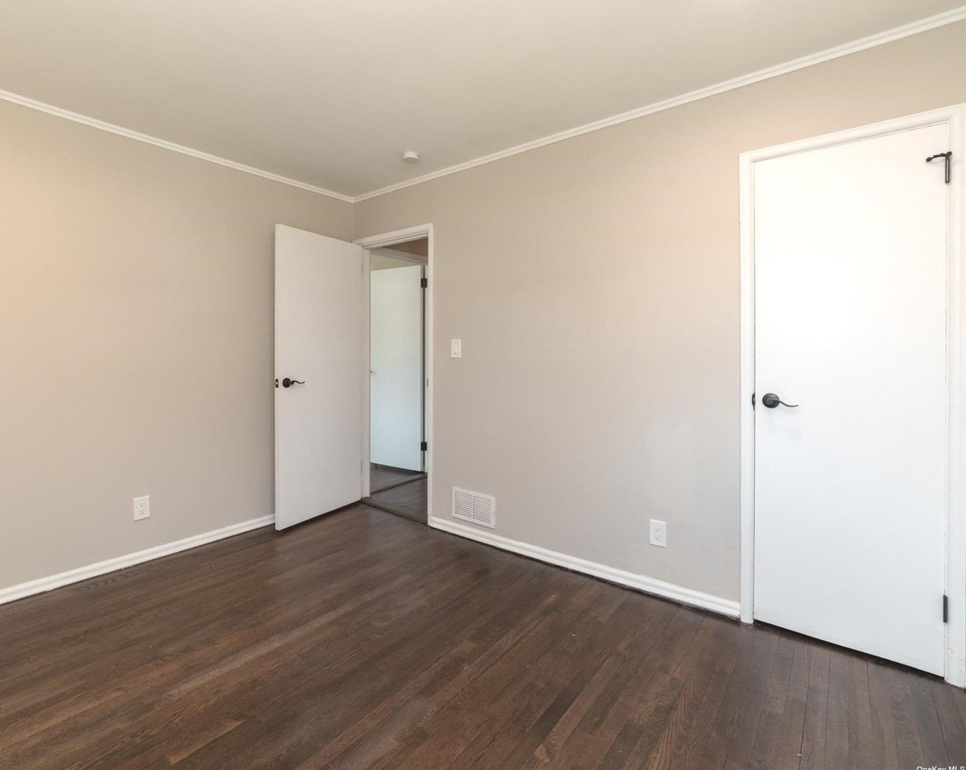 12 Kipling Dr, Greenlawn NY  11740-2713 exterior