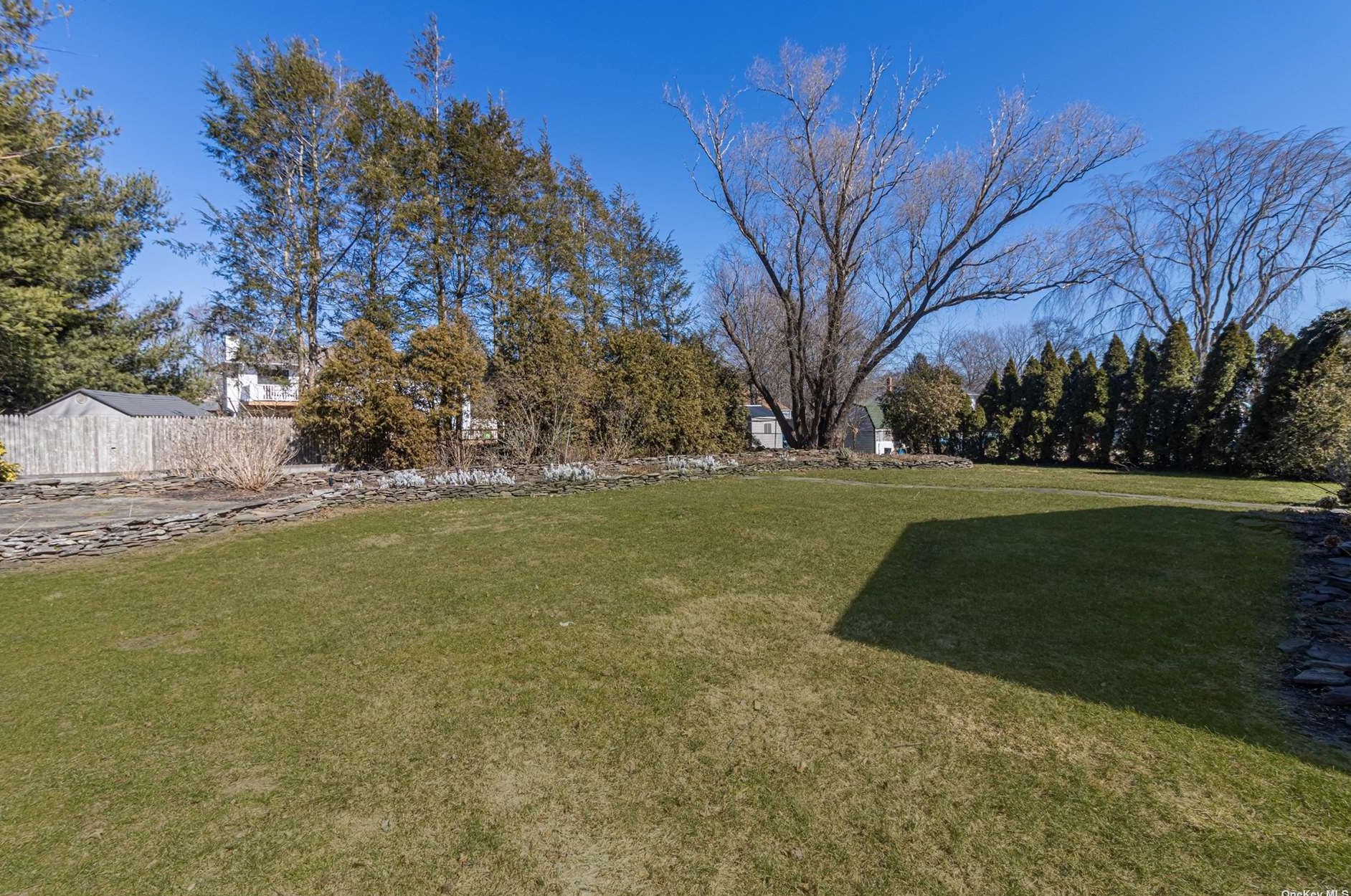 373 Old Town Rd, Prt Jefferson Station, NY 11776-2256