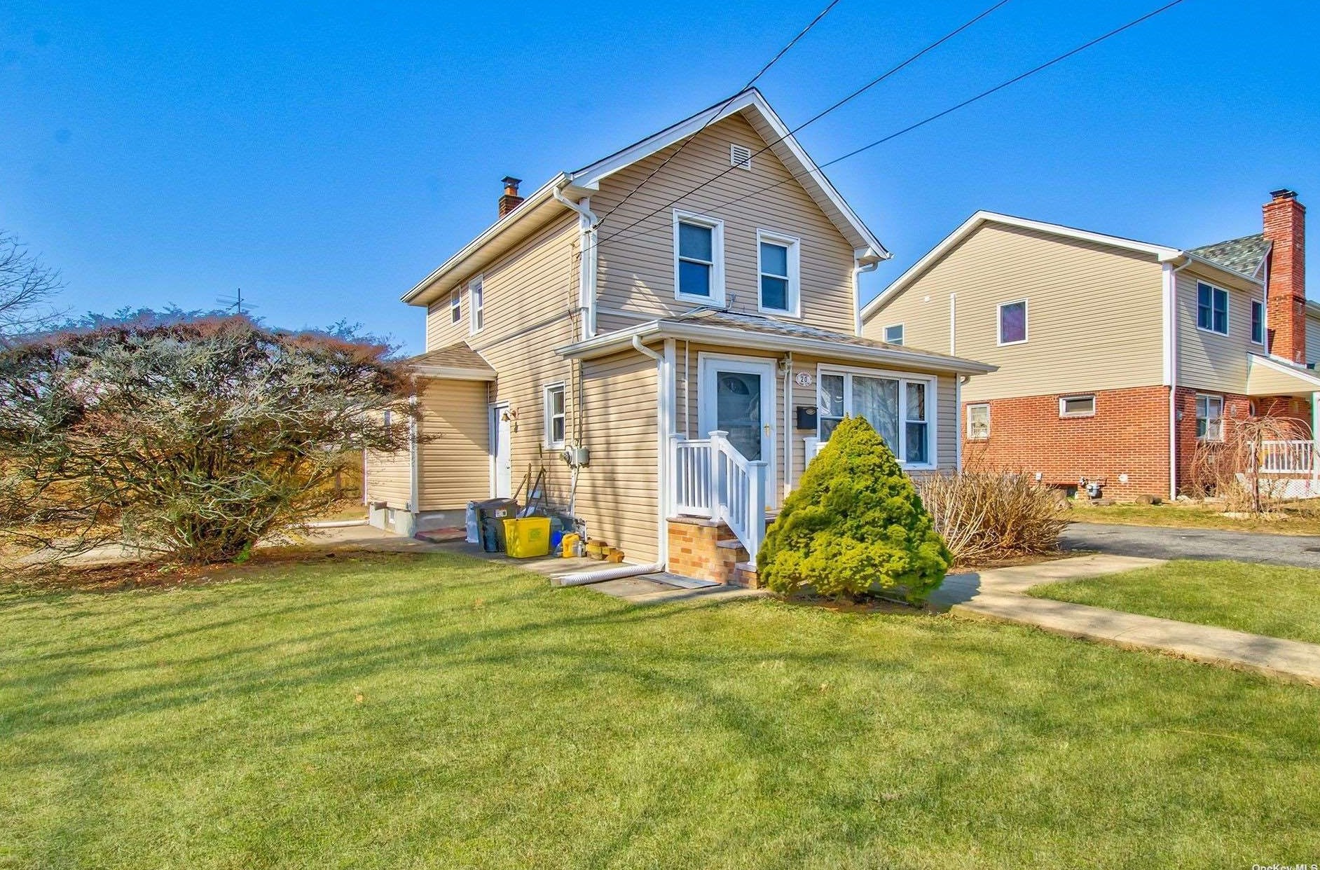 20 Harding Ave, Hicksville, NY 11801