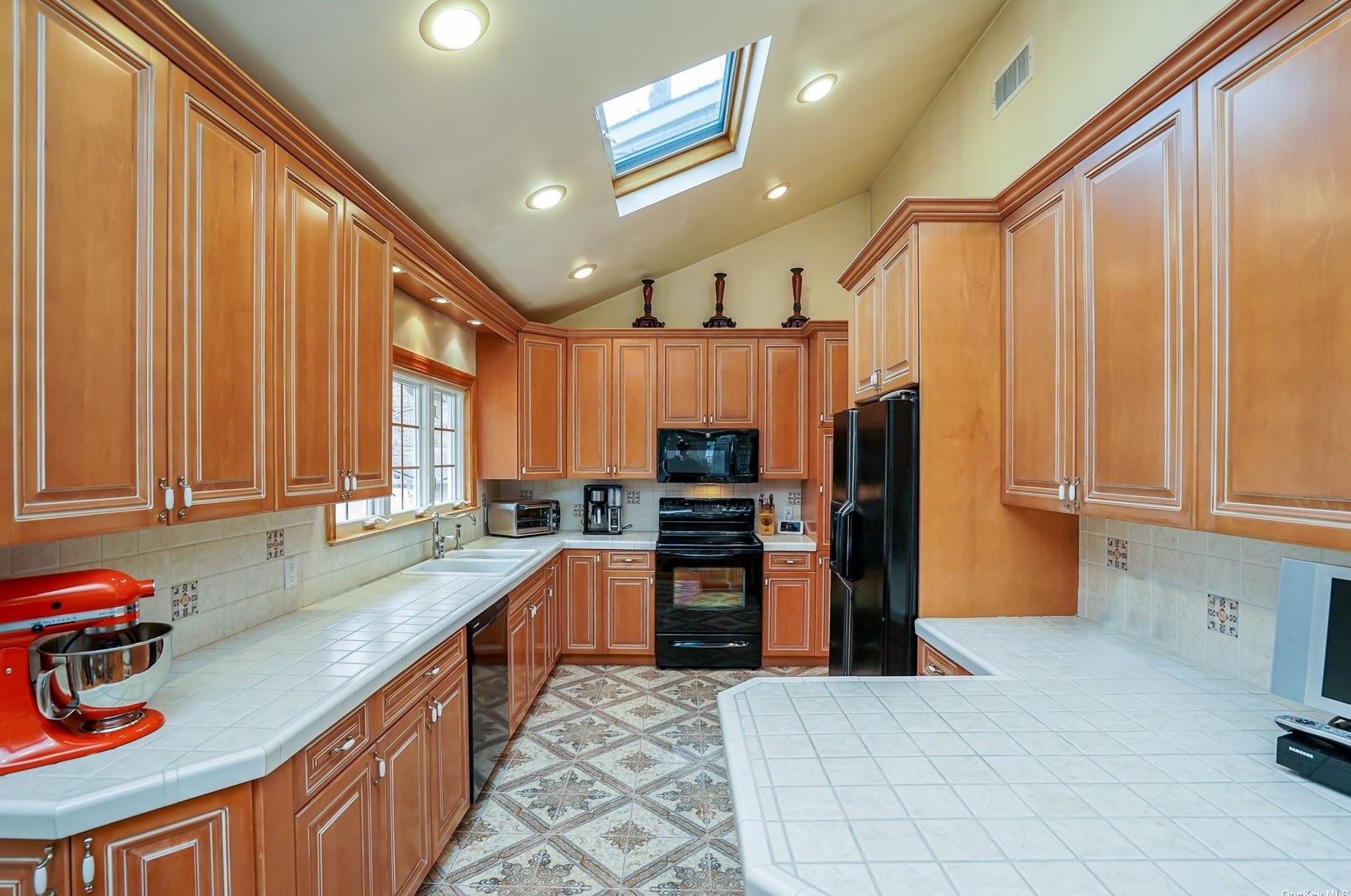 7 Falcon Pl, Hunt NY  11743-1426 exterior