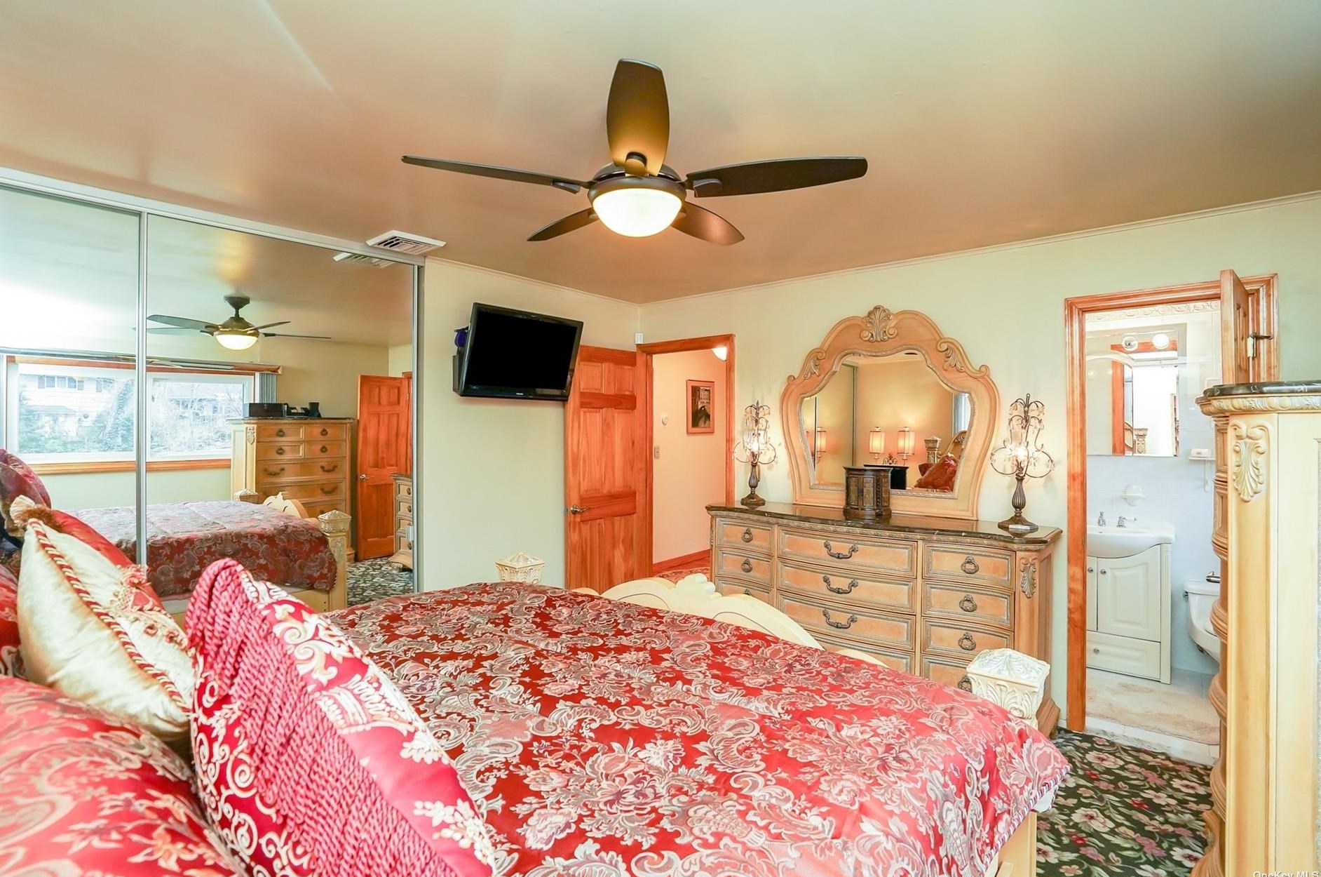 7 Falcon Pl, Hunt NY  11743-1426 exterior