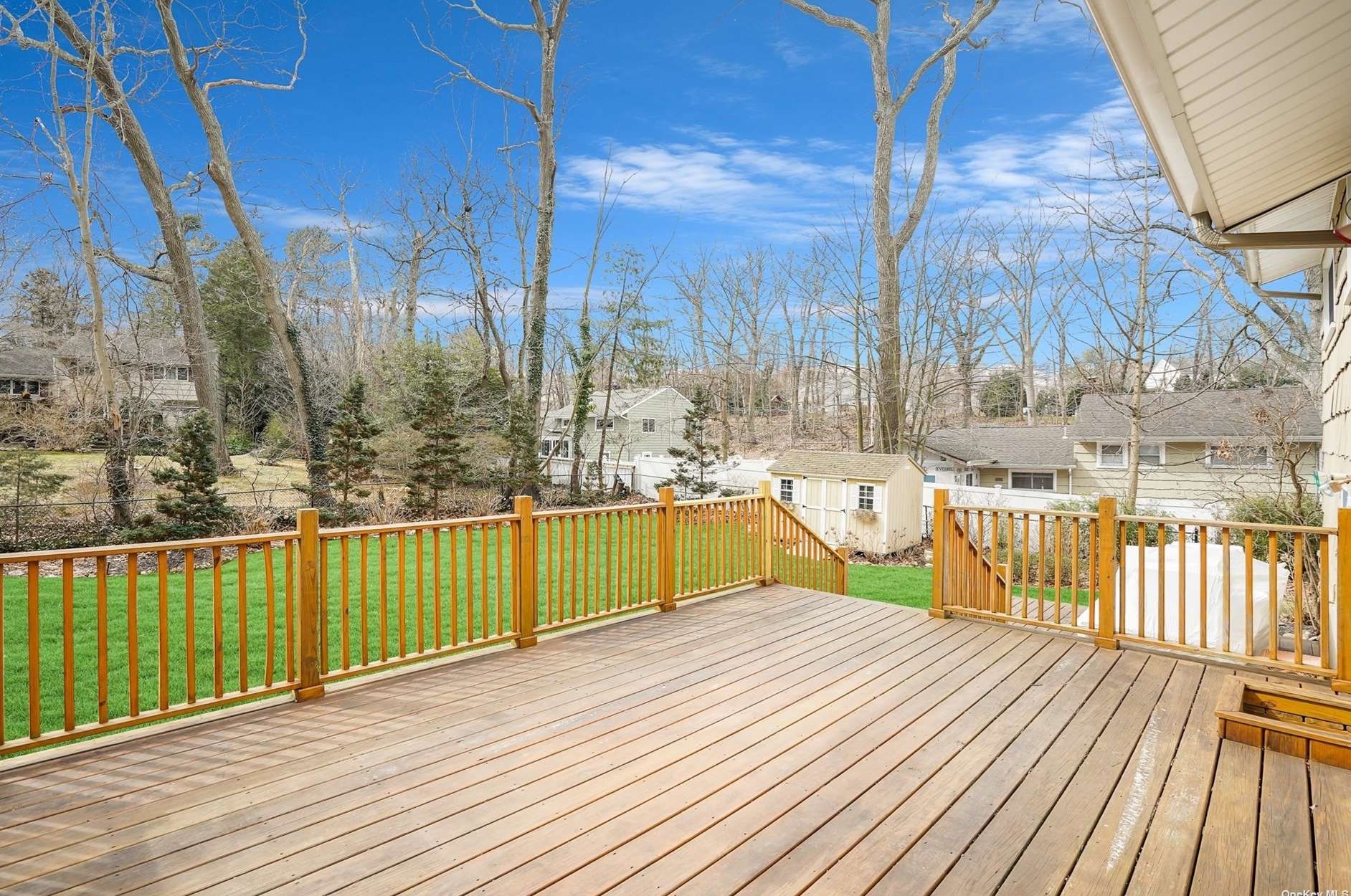 7 Falcon Pl, Hunt NY  11743-1426 exterior