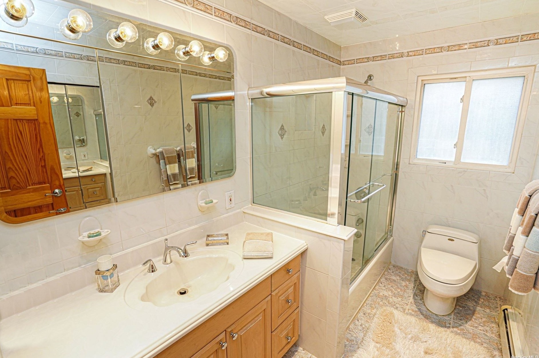 7 Falcon Pl, Hunt NY  11743-1426 exterior