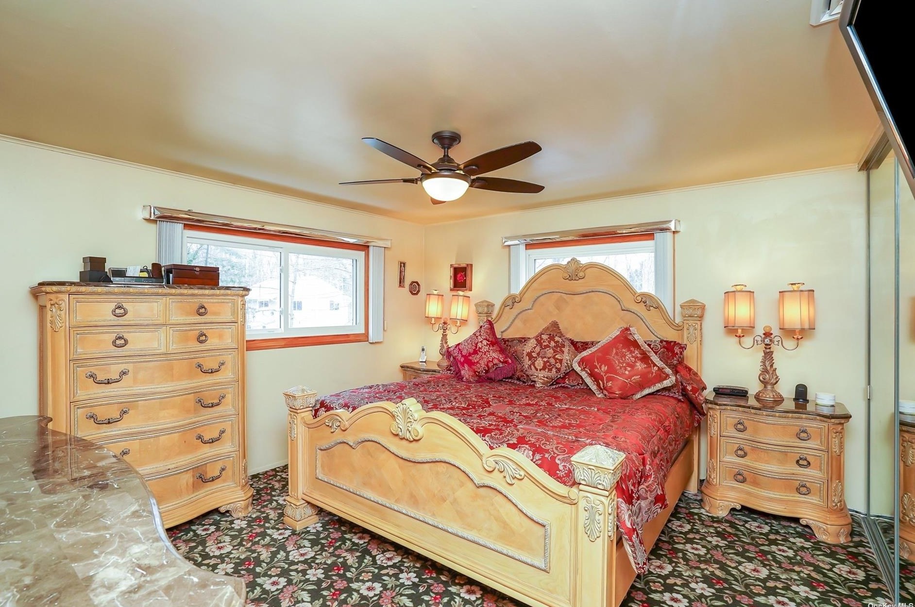 7 Falcon Pl, Hunt NY  11743-1426 exterior