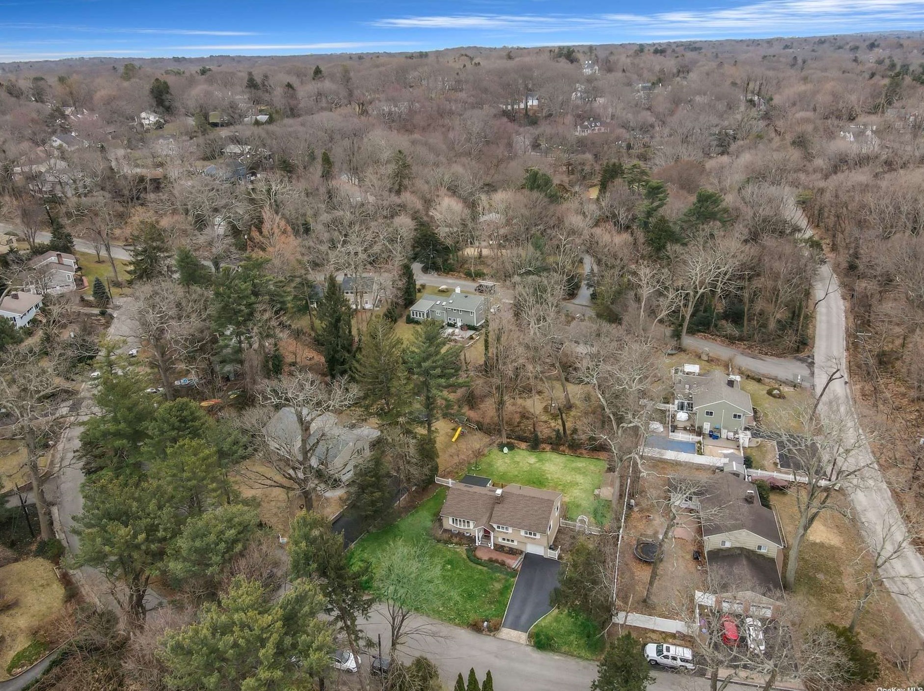 7 Falcon Pl, Hunt NY  11743-1426 exterior