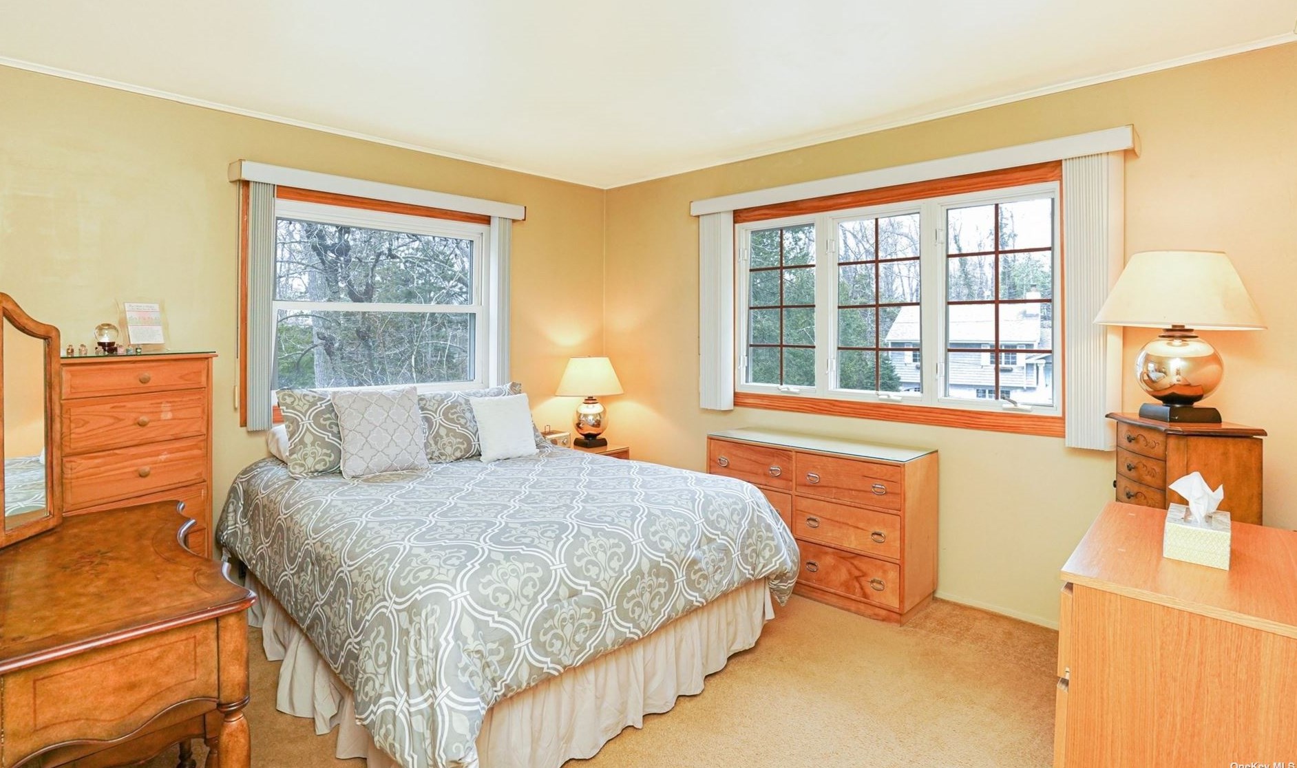 7 Falcon Pl, Hunt NY  11743-1426 exterior